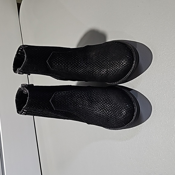 Blowfish black size 7 booties - Picture 4 of 6